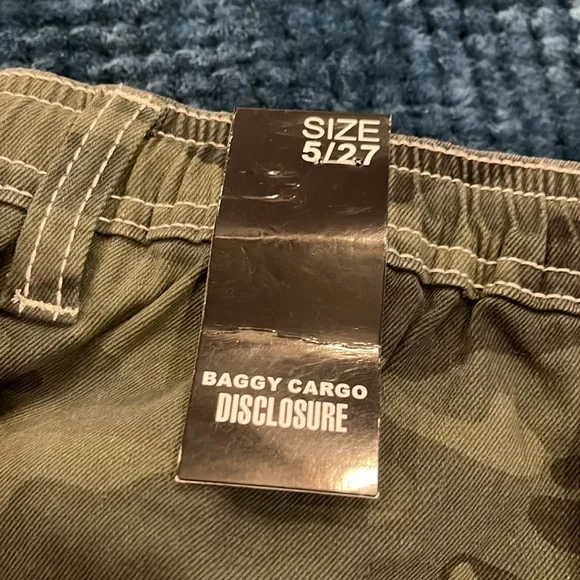 NWT DISCLOSURE BAGGY CARGO CAMO PANTS💚💚 - Picture 12 of 14